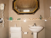 Manta Ray Inn bathroom