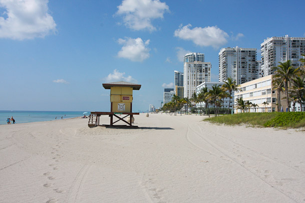 lifeguard stand on Hollywood Beach